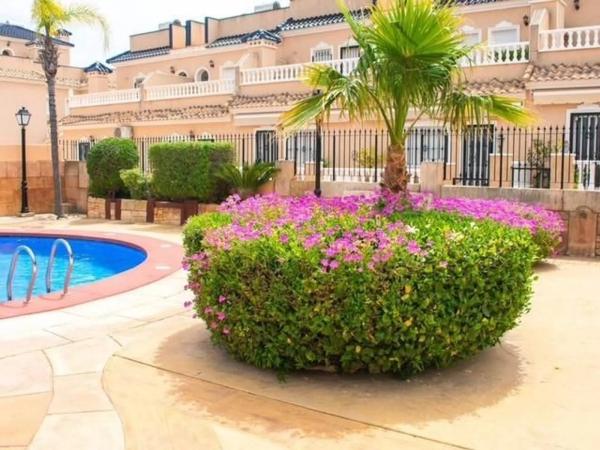 Chalet adosado en calle Clavo, 19