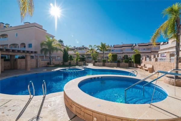 Chalet adosado en calle Clavo, 19