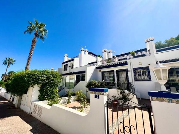 Chalet pareado en calle Gibraltar