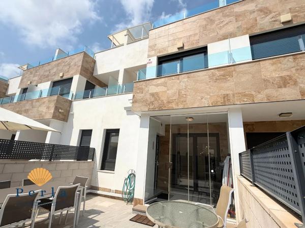 Chalet pareado en calle Azafrán, 2