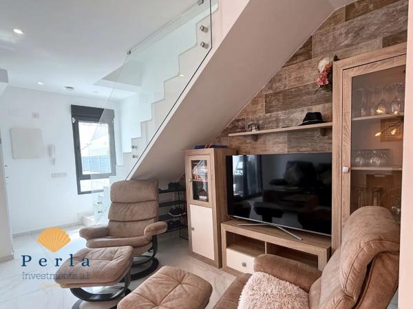 Chalet pareado en calle Azafrán, 2