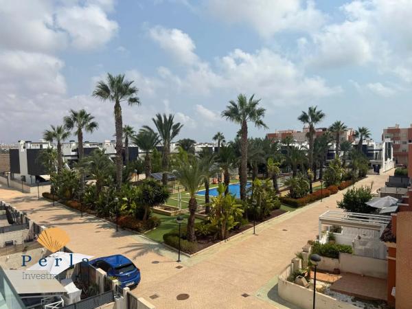 Chalet pareado en calle Azafrán, 2