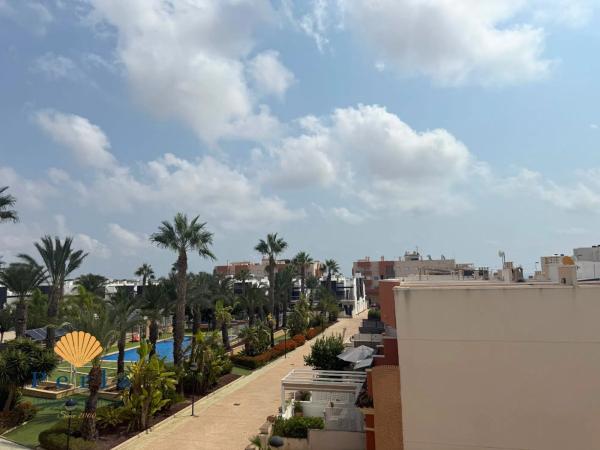 Chalet pareado en calle Azafrán, 2