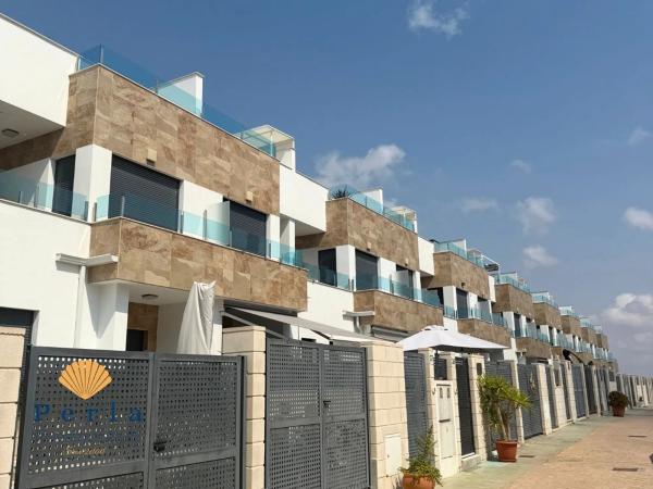 Chalet pareado en calle Azafrán, 2