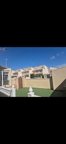 Chalet adosado en calle 3, 20