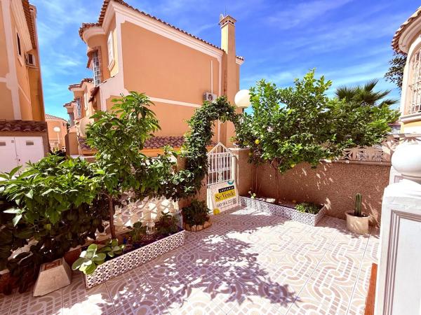 Casa independiente en carretera San Miguel de Salinas, 16