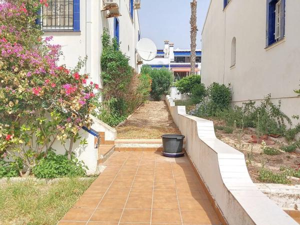 Chalet pareado en calle Canal de La Mancha