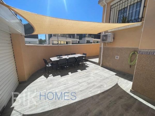 Chalet adosado en calle Bidasoa