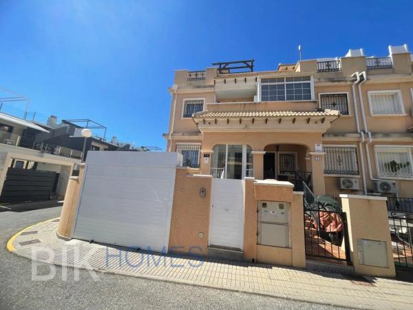 Chalet adosado en calle Bidasoa