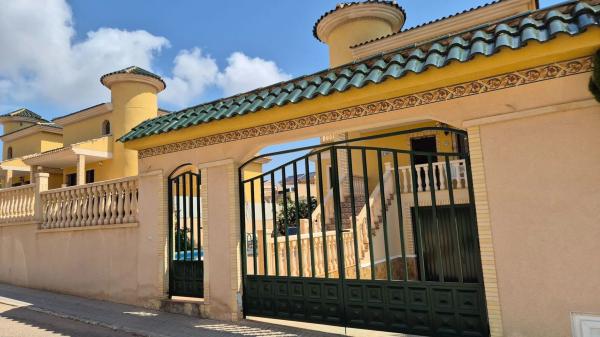 Casa independiente en calle la Dolores