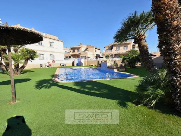 Chalet pareado en calle la Traviata