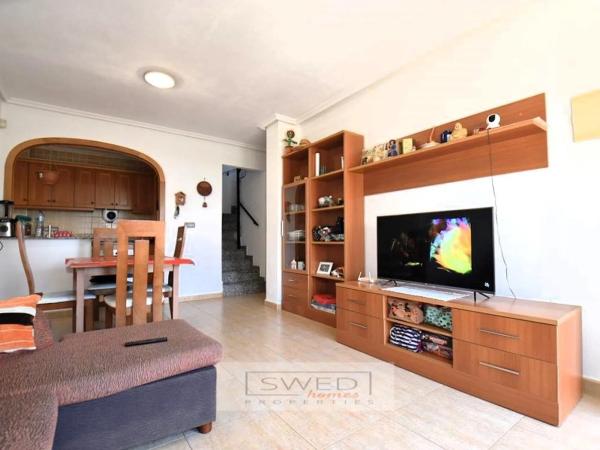 Chalet pareado en calle la Traviata