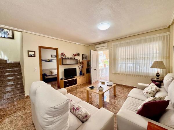 Chalet adosado en calle Cilantro