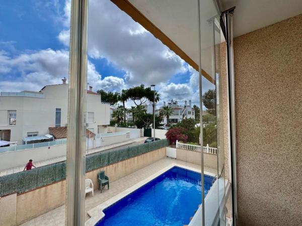 Chalet adosado en calle Cilantro