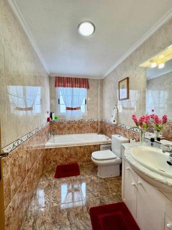 Chalet adosado en calle Cilantro