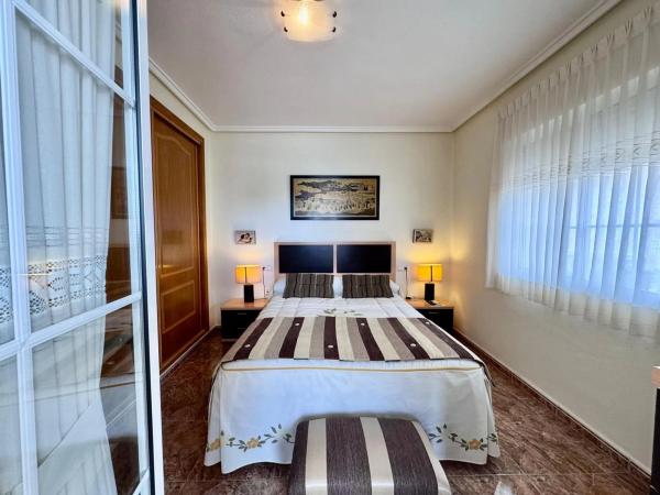 Chalet adosado en calle Cilantro