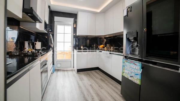 Chalet pareado en calle Bidasoa, 12