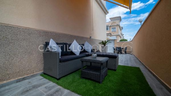 Chalet pareado en calle Bidasoa, 12