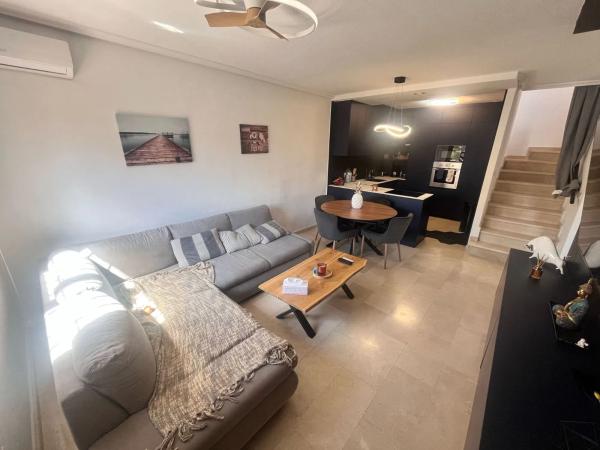 Chalet pareado en calle la Dolores, 1