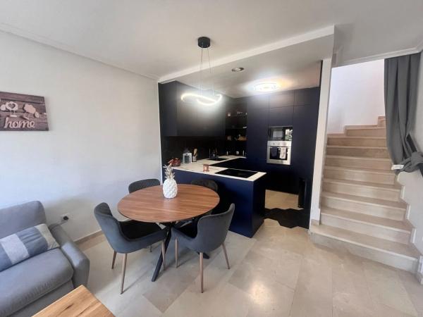 Chalet pareado en calle la Dolores, 1