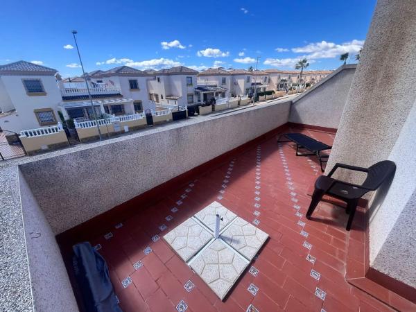 Chalet pareado en calle la Dolores, 1