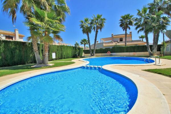 Chalet pareado en calle la Dolores, 1