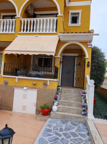 Chalet adosado en calle República Dominicana, 6