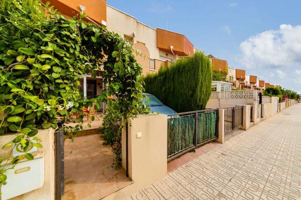 Chalet pareado en calle Azafrán, 139