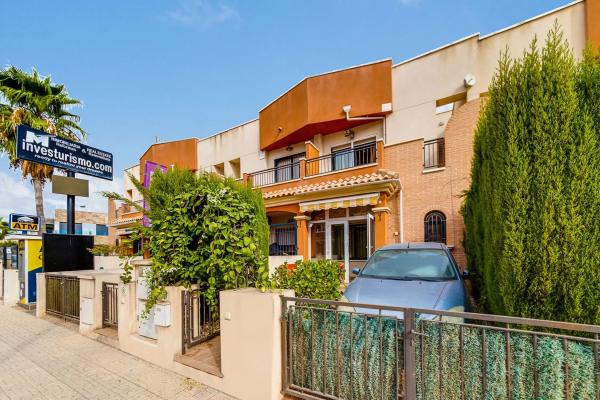 Chalet pareado en calle Azafrán, 139