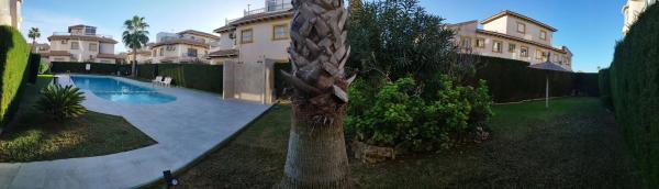 Chalet adosado en Urbanització Pau 20 Villa Rosa Camp, 69