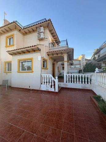 Chalet adosado en Urbanització Pau 20 Villa Rosa Camp, 69