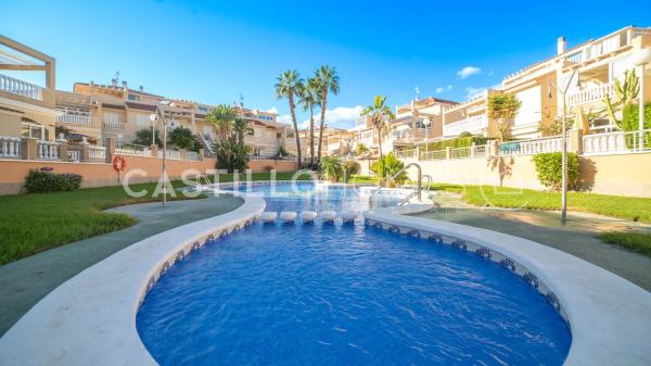 Chalet pareado en calle Abeto, 9