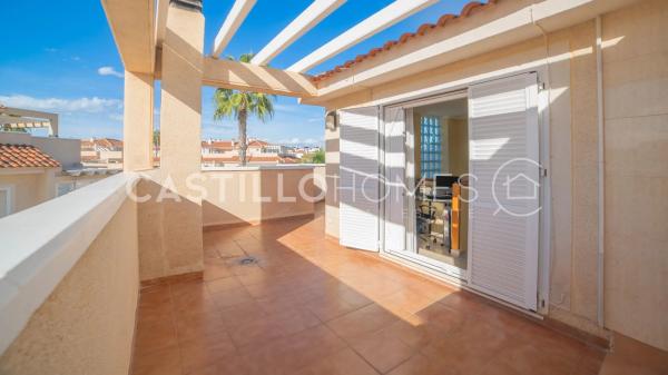 Chalet pareado en calle Abeto, 9