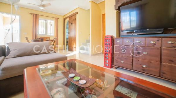 Chalet pareado en calle Abeto, 9