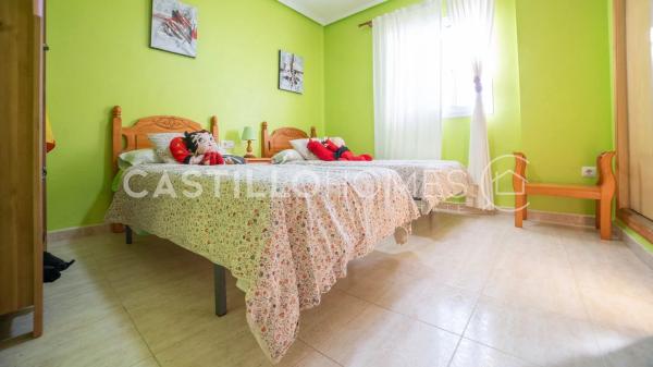 Chalet pareado en calle Abeto, 9