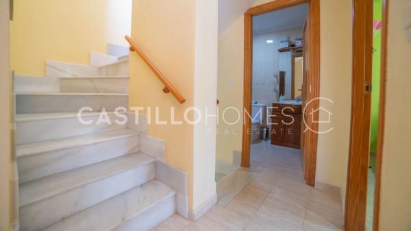 Chalet pareado en calle Abeto, 9