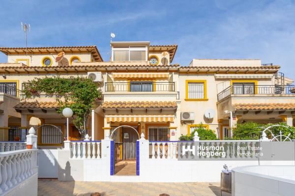 Chalet adosado en calle Torre de Pisa