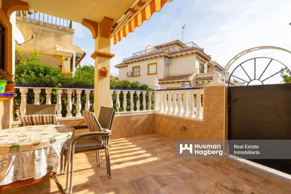 Chalet adosado en calle Torre de Pisa