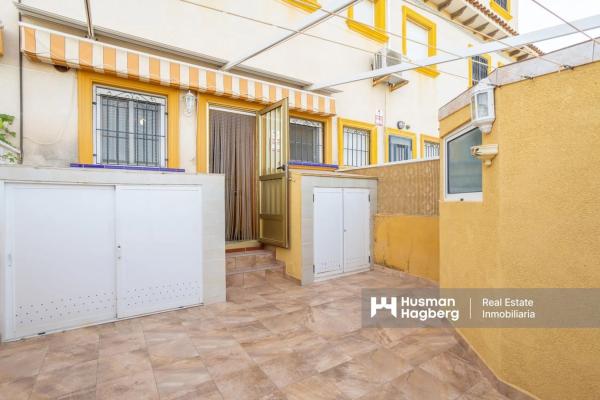 Chalet adosado en calle Torre de Pisa