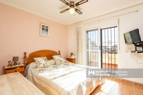 Chalet adosado en calle Torre de Pisa