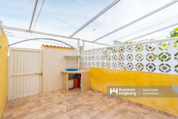 Chalet adosado en calle Torre de Pisa