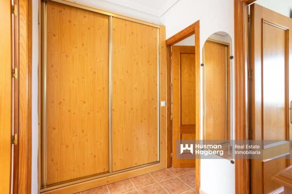 Chalet adosado en calle Torre de Pisa