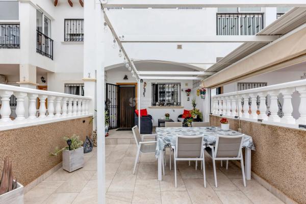 Chalet pareado en calle Almorávides