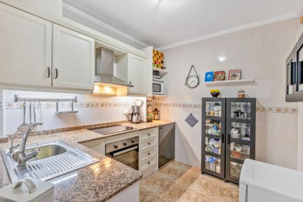 Chalet pareado en calle Almorávides