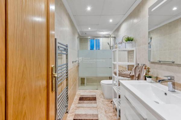 Chalet pareado en calle Almorávides