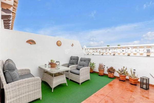 Chalet pareado en calle Almorávides