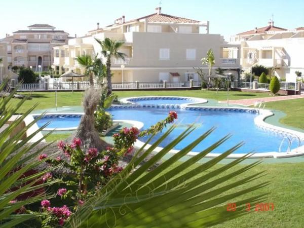 Chalet pareado en calle Pino Piñonero, 6