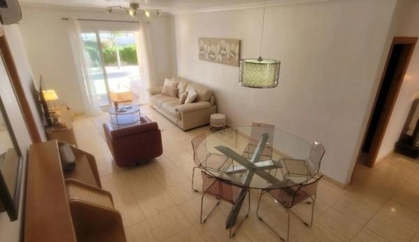 Chalet pareado en calle Pino Piñonero, 6