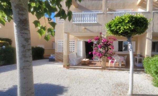 Chalet pareado en calle Pino Piñonero, 6