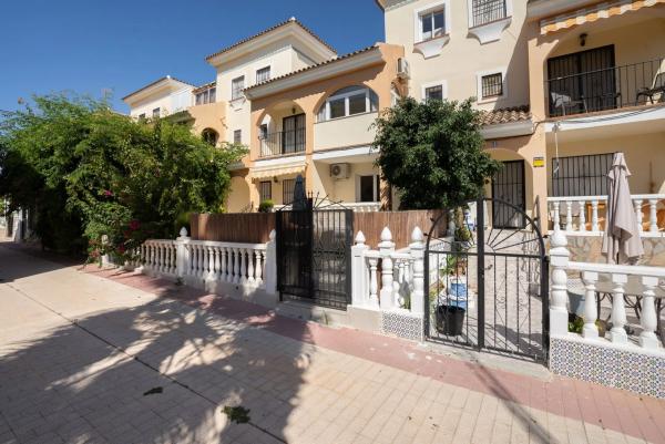 Chalet adosado en calle Limón